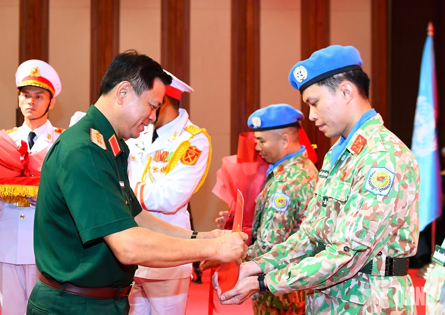 /UploadStore/admin/260703 trao quyet dinh/13.jpg